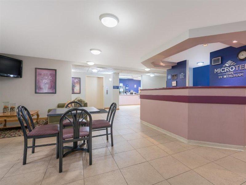 Microtel La Crosse Area Motel 3*