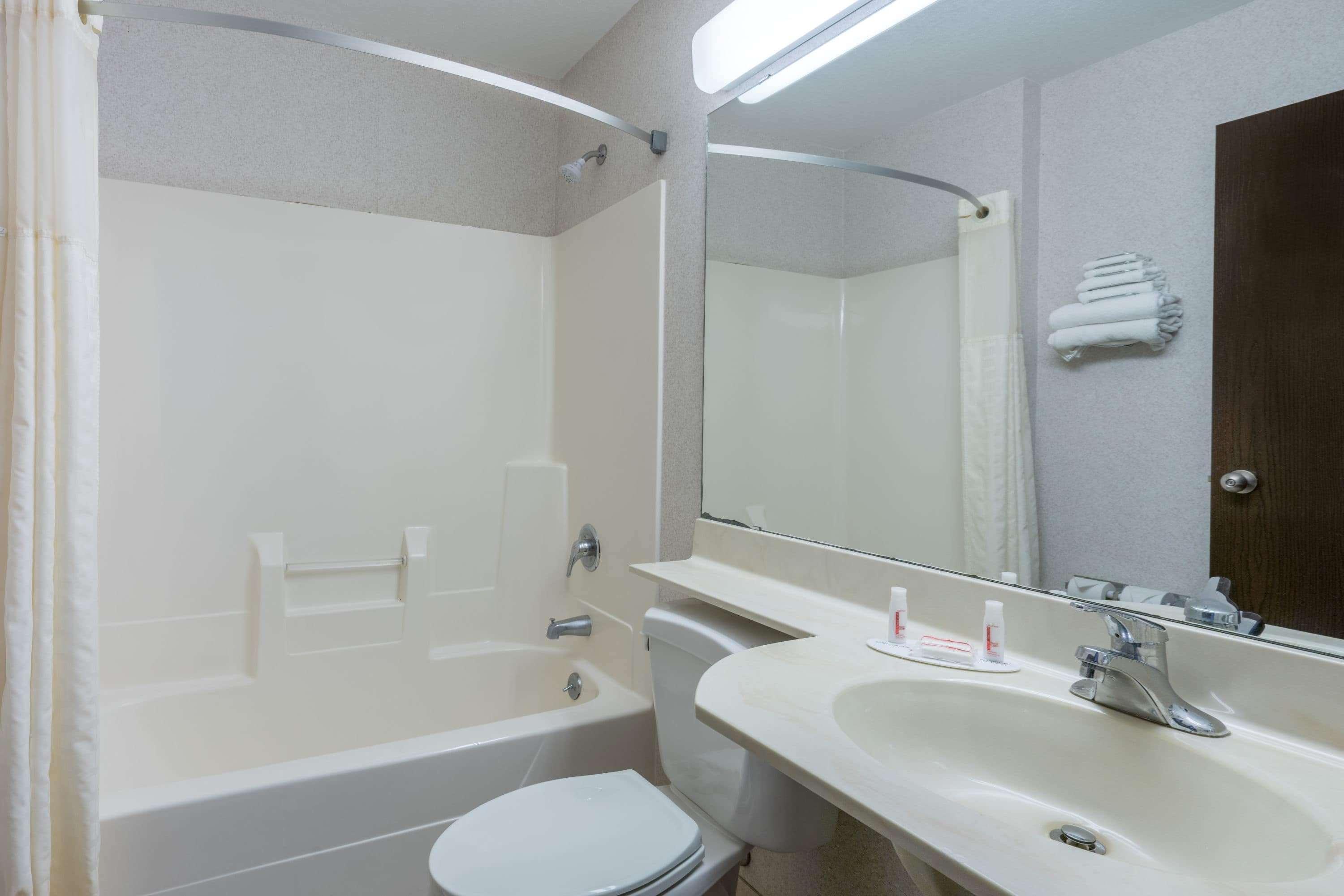 Microtel La Crosse Area 3*